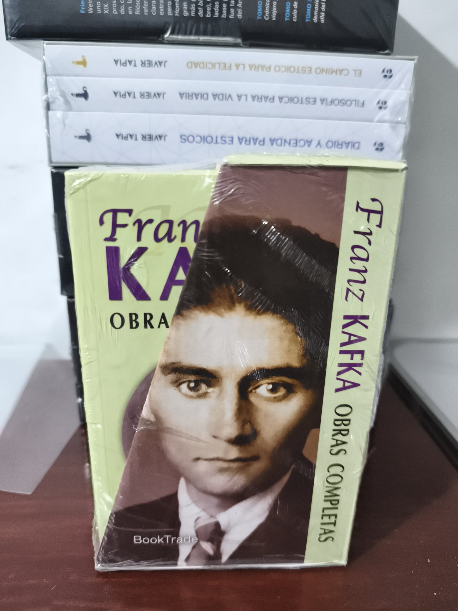 2026/04/JPEG_20260424_121010_8039810172822291840-scaled.jpg 🏛️ Franz Kafka: Obras Completas – Edición de Colección (BookTrade) - Imagen 1